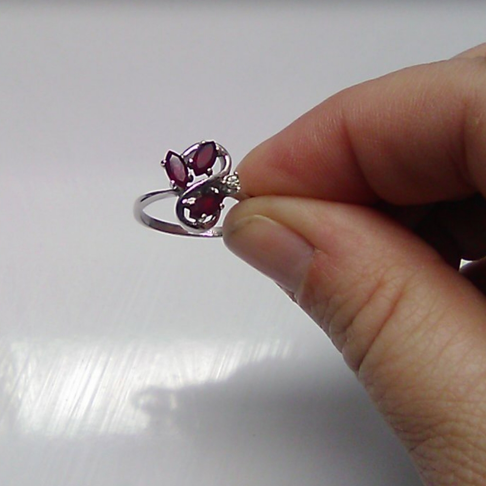 Sterling silver red rubbies ring